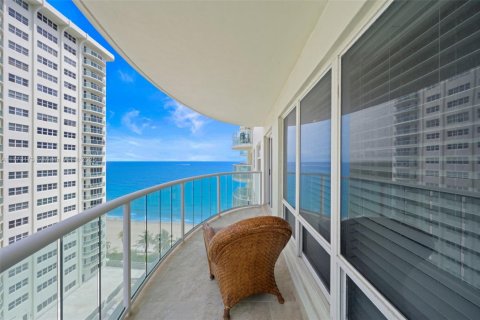 Condo in Fort Lauderdale, Florida, 1 bedroom  № 1692958 - photo 1