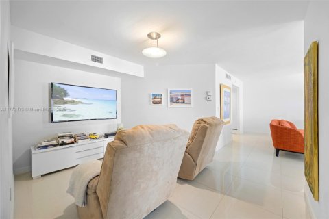 Condo in Fort Lauderdale, Florida, 1 bedroom  № 1692958 - photo 9