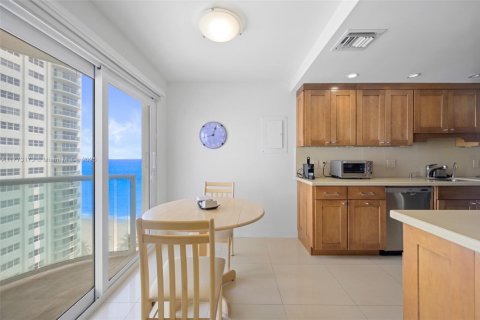 Condo in Fort Lauderdale, Florida, 1 bedroom  № 1692958 - photo 13