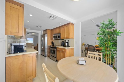 Condo in Fort Lauderdale, Florida, 1 bedroom  № 1692958 - photo 12