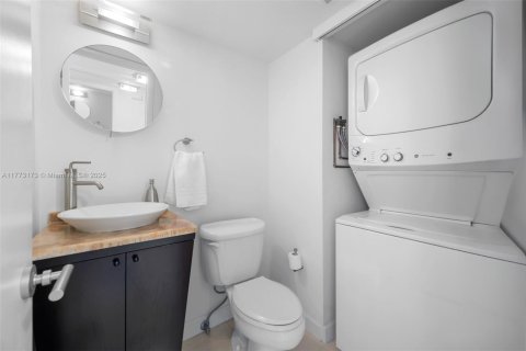 Condo in Fort Lauderdale, Florida, 1 bedroom  № 1692958 - photo 17