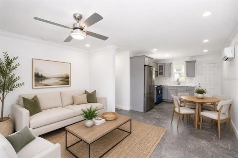 Immobilier commercial à vendre à Kissimmee, Floride: 4 chambres, 139.35 m2 № 2206695 - photo 3