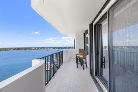 Condo in North Palm Beach, Florida, 2 bedrooms  № 2244619 - photo 3