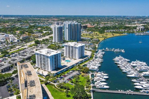 Condo in North Palm Beach, Florida, 2 bedrooms  № 2244619 - photo 4