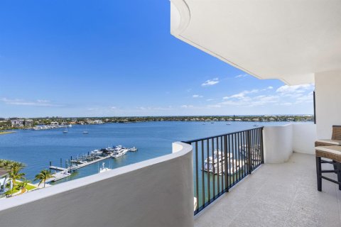 Condo in North Palm Beach, Florida, 2 bedrooms  № 2244619 - photo 2