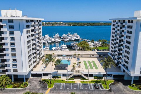 Condo in North Palm Beach, Florida, 2 bedrooms  № 2244619 - photo 12