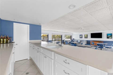 Condo in North Palm Beach, Florida, 2 bedrooms  № 2244619 - photo 10