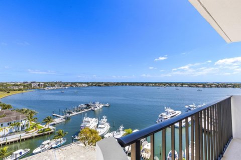Condo in North Palm Beach, Florida, 2 bedrooms  № 2244619 - photo 18