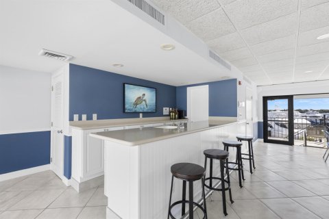 Condo in North Palm Beach, Florida, 2 bedrooms  № 2244619 - photo 9