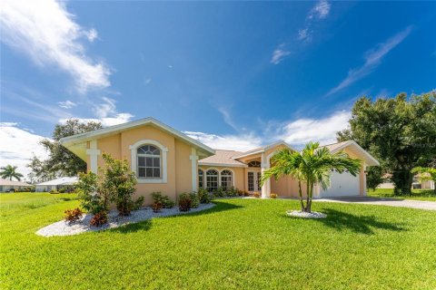 Casa en alquiler en Rotonda, Florida, 4 dormitorios, 221.94 m2 № 1434430 - foto 4