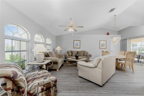 Casa en alquiler en Rotonda, Florida, 4 dormitorios, 221.94 m2 № 1434430 - foto 11