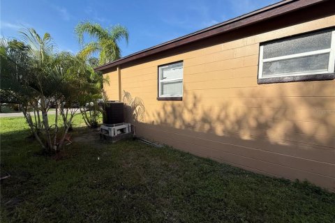 Commercial property in Saint Petersburg, Florida 4 bedrooms, 120.4 sq.m. № 1884101 - photo 5