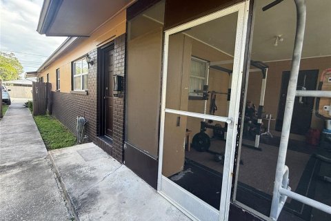 Commercial property in Saint Petersburg, Florida 4 bedrooms, 120.4 sq.m. № 1884101 - photo 10