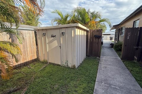 Commercial property in Saint Petersburg, Florida 4 bedrooms, 120.4 sq.m. № 1884101 - photo 9