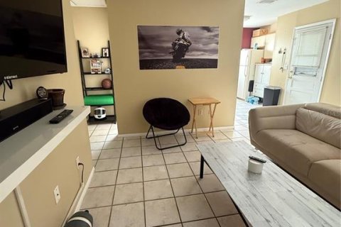 Commercial property in Saint Petersburg, Florida 4 bedrooms, 120.4 sq.m. № 1884101 - photo 15