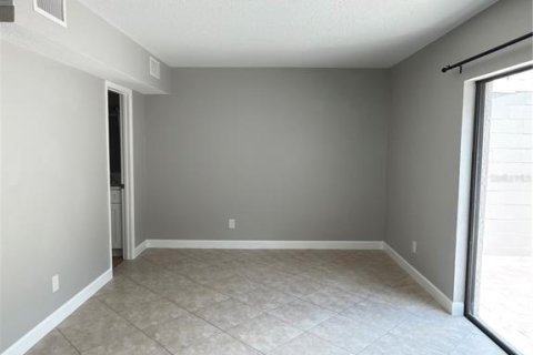 Touwnhouse à louer à Tampa, Floride: 3 chambres, 125.51 m2 № 2112229 - photo 4