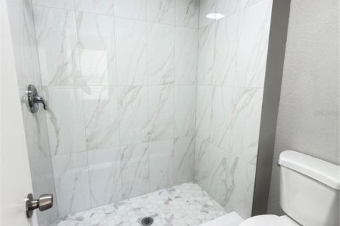 Touwnhouse à louer à Tampa, Floride: 3 chambres, 125.51 m2 № 2112229 - photo 17