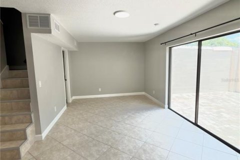 Touwnhouse à louer à Tampa, Floride: 3 chambres, 125.51 m2 № 2112229 - photo 3