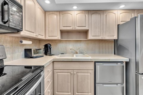 Купить кондоминиум в Майами-Бич, Флорида 3 спальни, 125.42м2, № 2011507 - фото 17