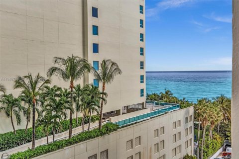 Купить кондоминиум в Майами-Бич, Флорида 3 спальни, 125.42м2, № 2011507 - фото 27