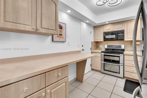 Купить кондоминиум в Майами-Бич, Флорида 3 спальни, 125.42м2, № 2011507 - фото 14