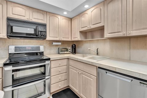 Купить кондоминиум в Майами-Бич, Флорида 3 спальни, 125.42м2, № 2011507 - фото 15