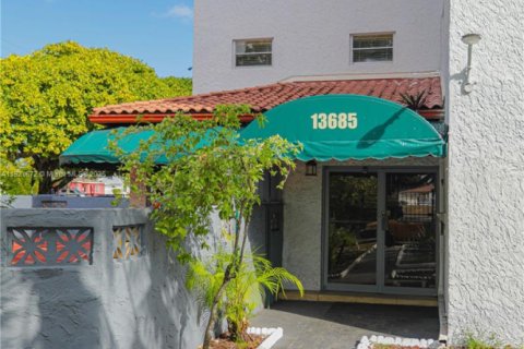 Condo à North Miami, Floride, 1 chambre  № 1975894