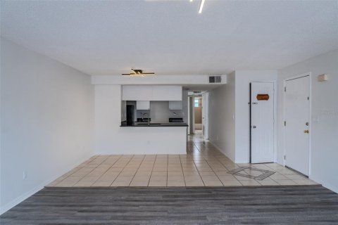 Condo in Kissimmee, Florida, 3 bedrooms  № 1827109 - photo 9