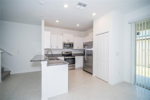 Touwnhouse à louer à San Antonio, Floride: 3 chambres, 154.78 m2 № 2425445 - photo 4