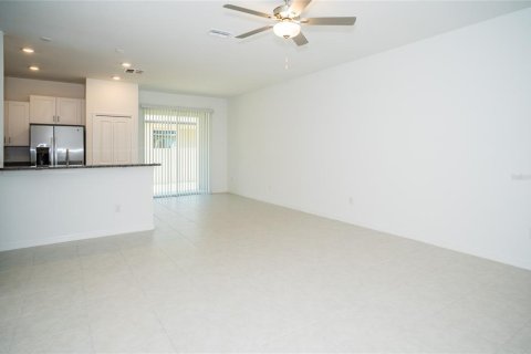 Touwnhouse à louer à San Antonio, Floride: 3 chambres, 154.78 m2 № 2425445 - photo 10