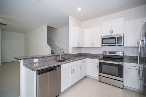 Touwnhouse à louer à San Antonio, Floride: 3 chambres, 154.78 m2 № 2425445 - photo 6