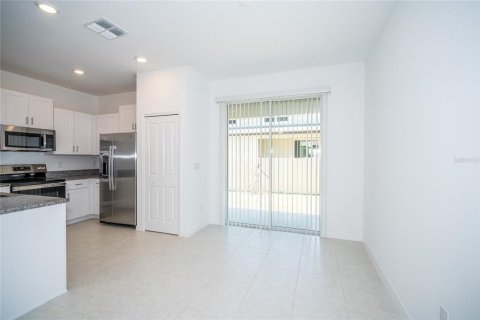 Touwnhouse à louer à San Antonio, Floride: 3 chambres, 154.78 m2 № 2425445 - photo 5