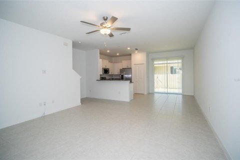 Touwnhouse à louer à San Antonio, Floride: 3 chambres, 154.78 m2 № 2425445 - photo 2