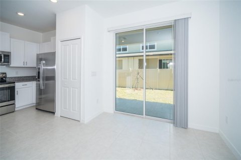Touwnhouse à louer à San Antonio, Floride: 3 chambres, 154.78 m2 № 2425445 - photo 11