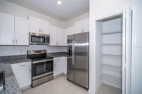 Touwnhouse à louer à San Antonio, Floride: 3 chambres, 154.78 m2 № 2425445 - photo 7