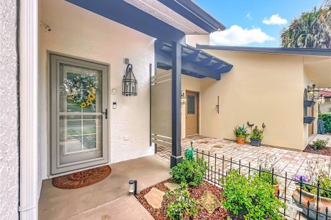Casa en venta en Lady Lake, Florida, 2 dormitorios, 146.32 m2 № 1894810 - foto 4