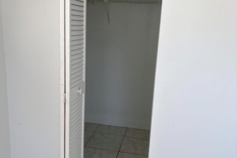 Купить кондоминиум в Тамарак, Флорида 3 комнаты, 88.16м2, № 2190621 - фото 10