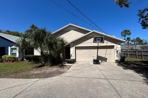 House in Oviedo, Florida 3 bedrooms, 141.68 sq.m. № 1844946 - photo 1