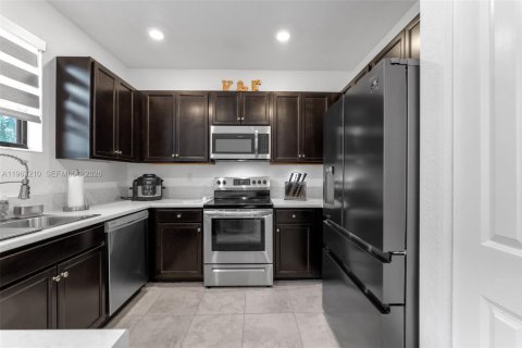 Adosado en alquiler en Homestead, Florida, 3 dormitorios, 133.87 m2 № 2042354 - foto 9