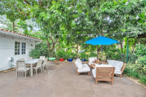 Villa ou maison à vendre à Coral Gables, Floride: 2 chambres, 128.39 m2 № 1955021 - photo 19