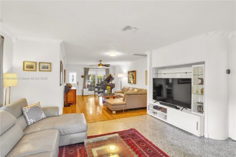 Villa ou maison à vendre à Coral Gables, Floride: 2 chambres, 128.39 m2 № 1955021 - photo 6