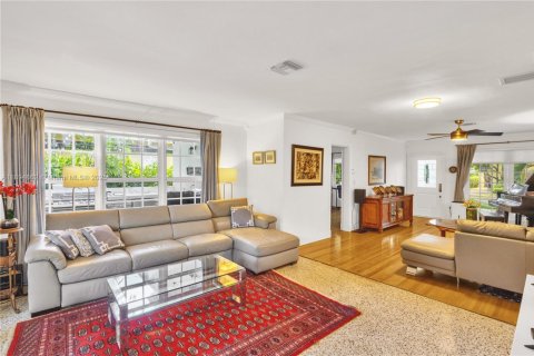 Villa ou maison à vendre à Coral Gables, Floride: 2 chambres, 128.39 m2 № 1955021 - photo 7