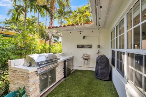 Villa ou maison à vendre à Coral Gables, Floride: 2 chambres, 128.39 m2 № 1955021 - photo 17