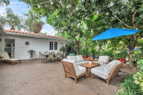 Villa ou maison à vendre à Coral Gables, Floride: 2 chambres, 128.39 m2 № 1955021 - photo 18