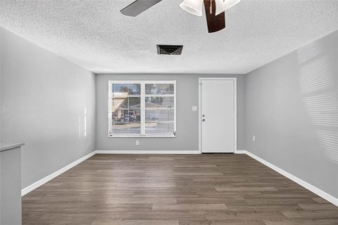 Villa ou maison à louer à Port Richey, Floride: 3 chambres, 91.6 m2 № 2425498 - photo 6