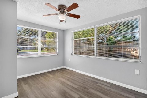 Villa ou maison à louer à Port Richey, Floride: 3 chambres, 91.6 m2 № 2425498 - photo 13