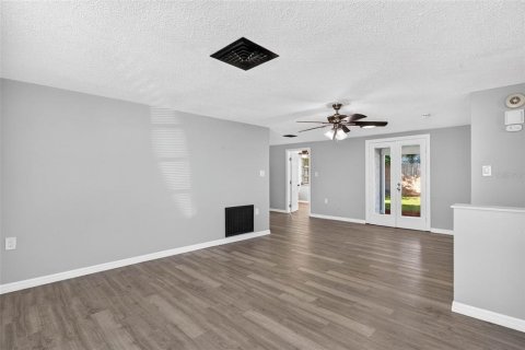 Villa ou maison à louer à Port Richey, Floride: 3 chambres, 91.6 m2 № 2425498 - photo 5