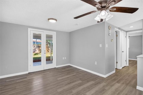 Villa ou maison à louer à Port Richey, Floride: 3 chambres, 91.6 m2 № 2425498 - photo 9