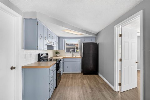 Villa ou maison à louer à Port Richey, Floride: 3 chambres, 91.6 m2 № 2425498 - photo 11