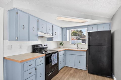 Villa ou maison à louer à Port Richey, Floride: 3 chambres, 91.6 m2 № 2425498 - photo 12